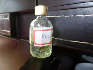 rose-huile-essentielle