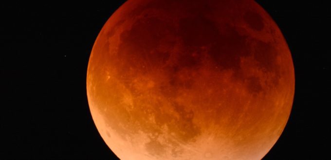 lune-rouge-miranda-gray